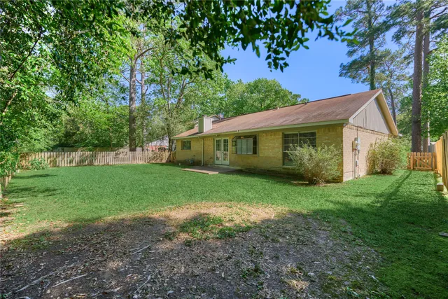 a view of a yard in front of a house