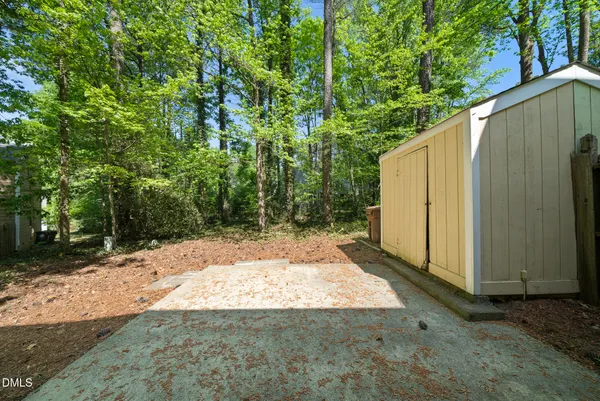 a view of a backyard with pathway