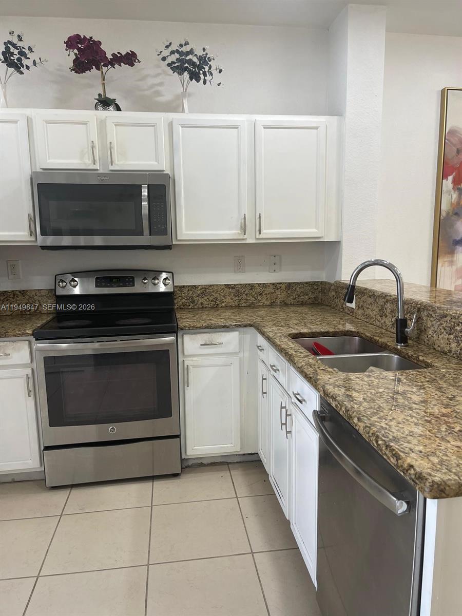 9421 Southwest 171st Place Miami, FL 33196 - Photo 4 of 20