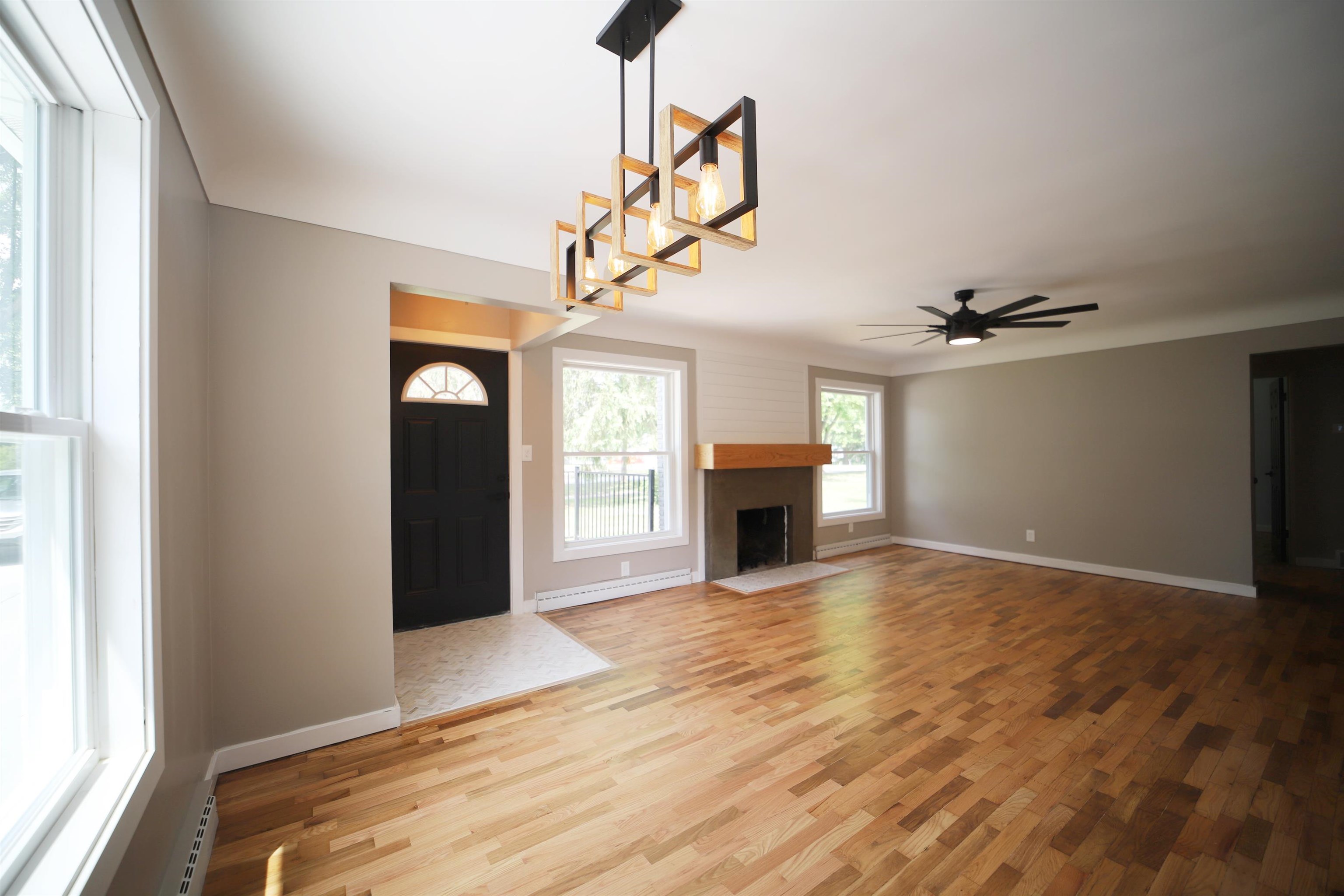 368 West River Road Flushing, MI 48433 - Photo 5 of 28 50113002-4.JPG