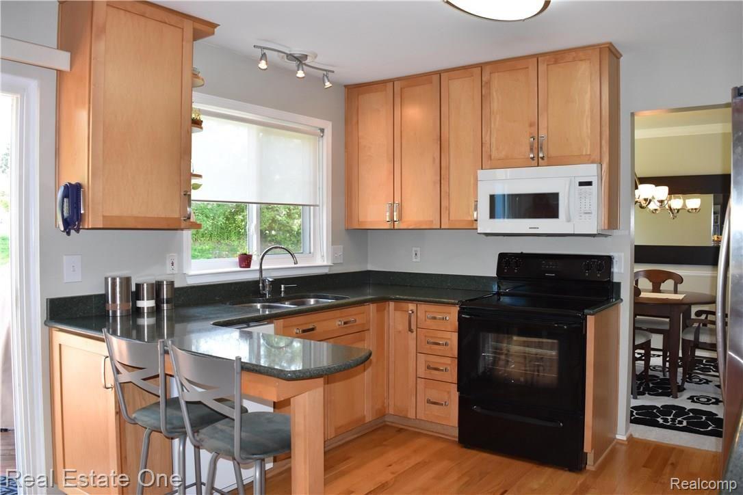160 Parsons Lane Rochester, MI 48307 - Photo 7 of 32 KT.jpg