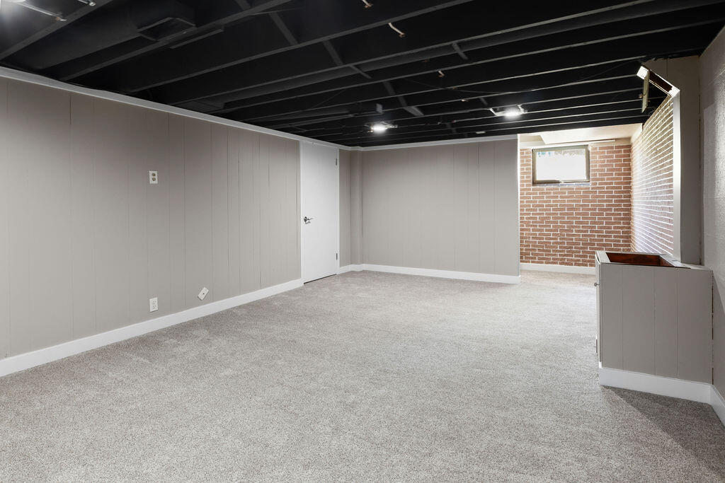 7438 North Seneca Road Fox Point, WI 53217 - Photo 24 of 36 New Carpeting, New Paint