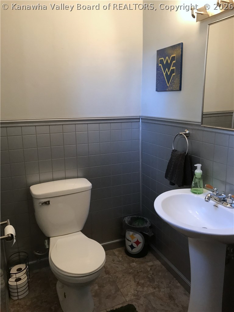 4543 Lower Falls Road St. Albans, WV 25177 - Photo 12 of 24 Main Level Master 1/2 Bath