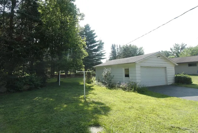 $230,000 | N3190 Oak Road, Markesan, WI 53946