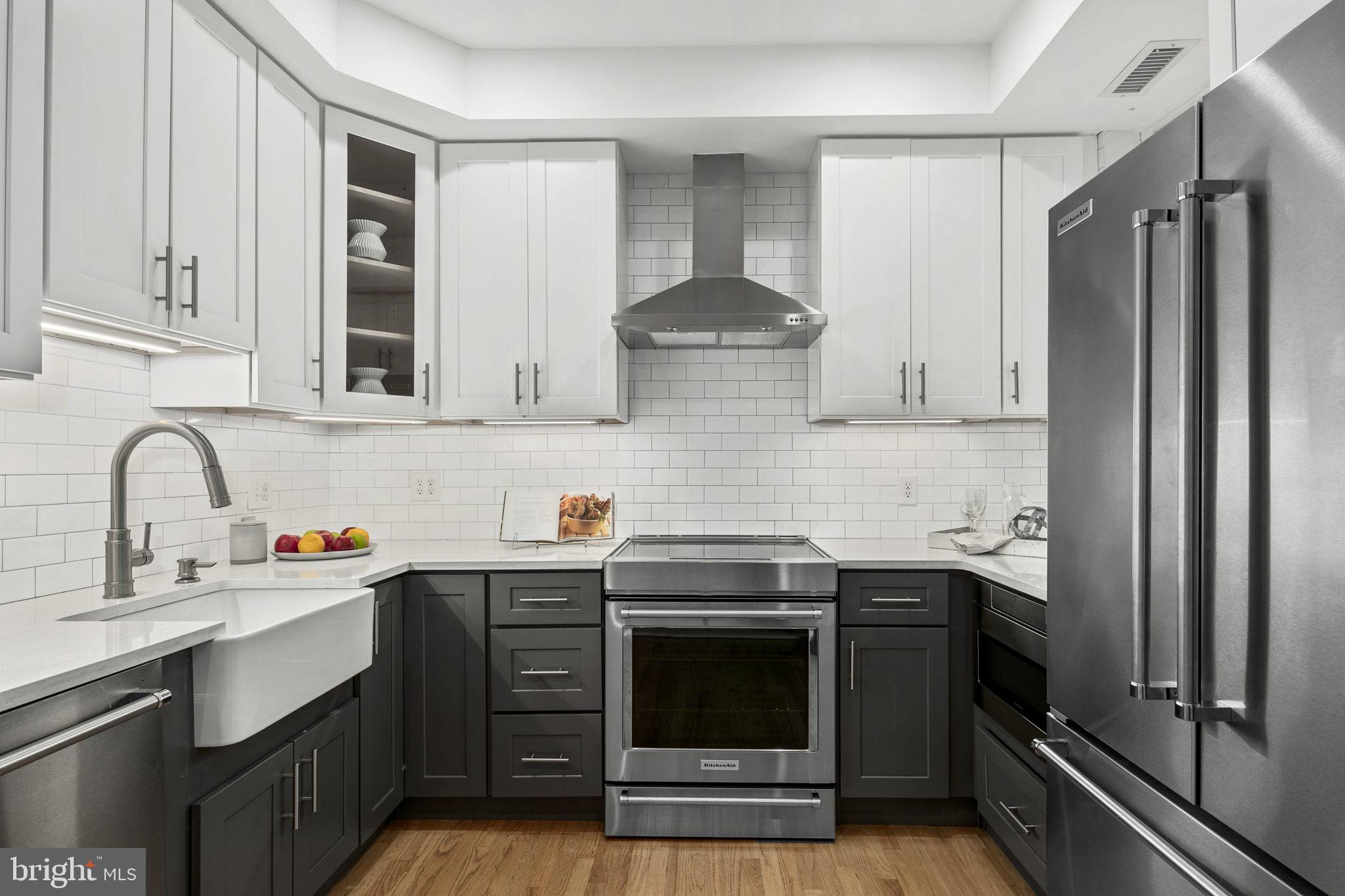 650 G Street Northeast Washington, DC 20002 - Photo 10 of 49 Two tone cabinetry