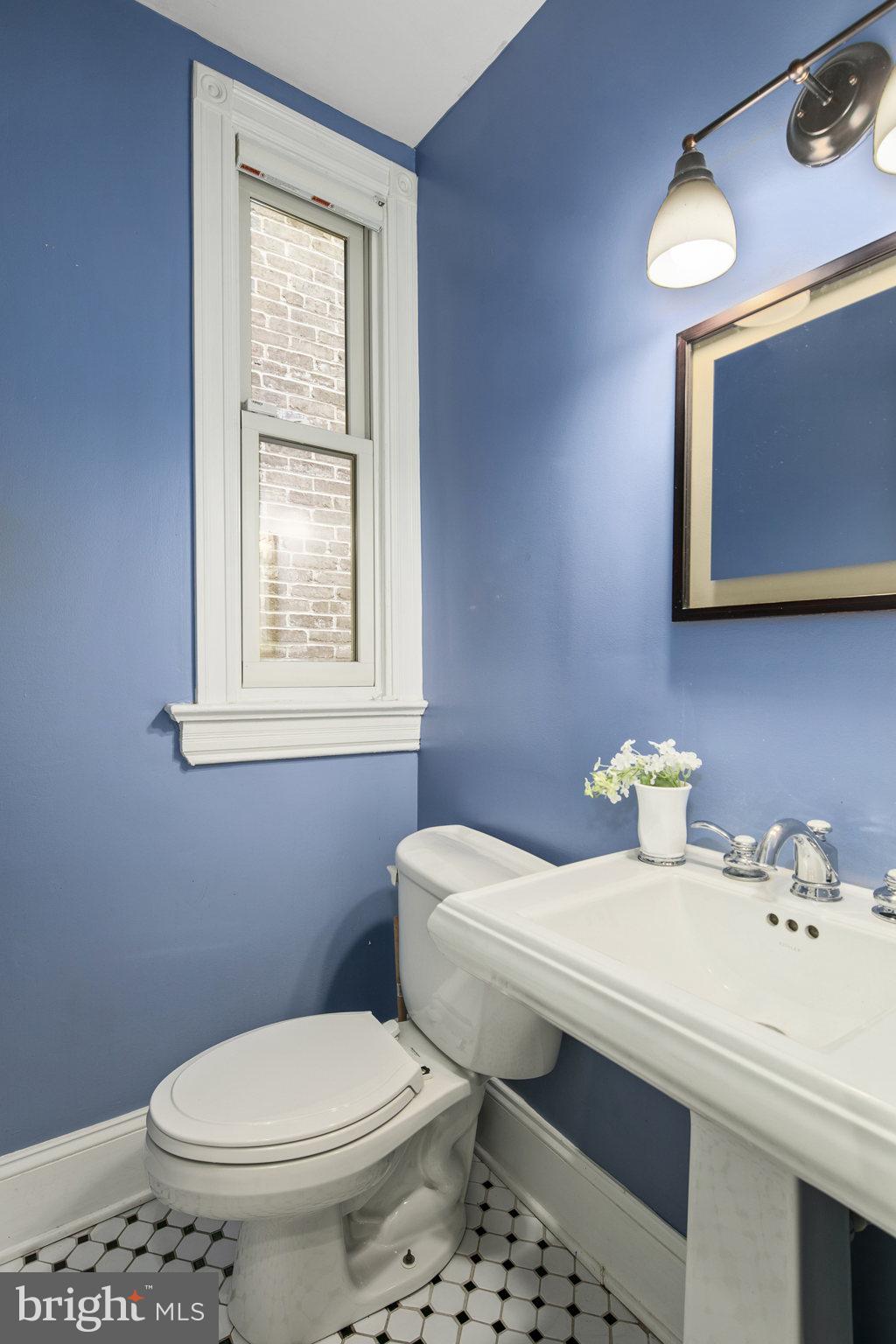 650 G Street Northeast Washington, DC 20002 - Photo 12 of 49 Powder room