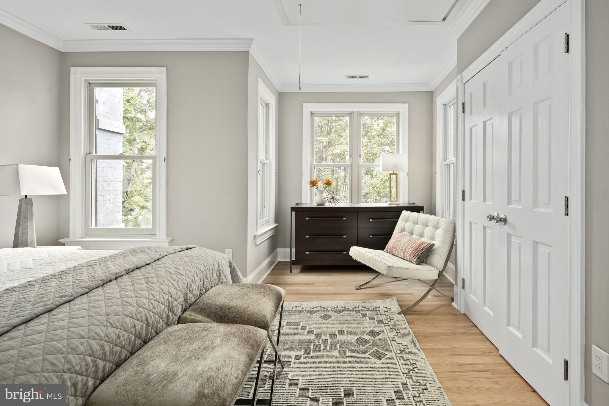 650 G Street Northeast Washington, DC 20002 - Photo 15 of 49 Large south facing windows