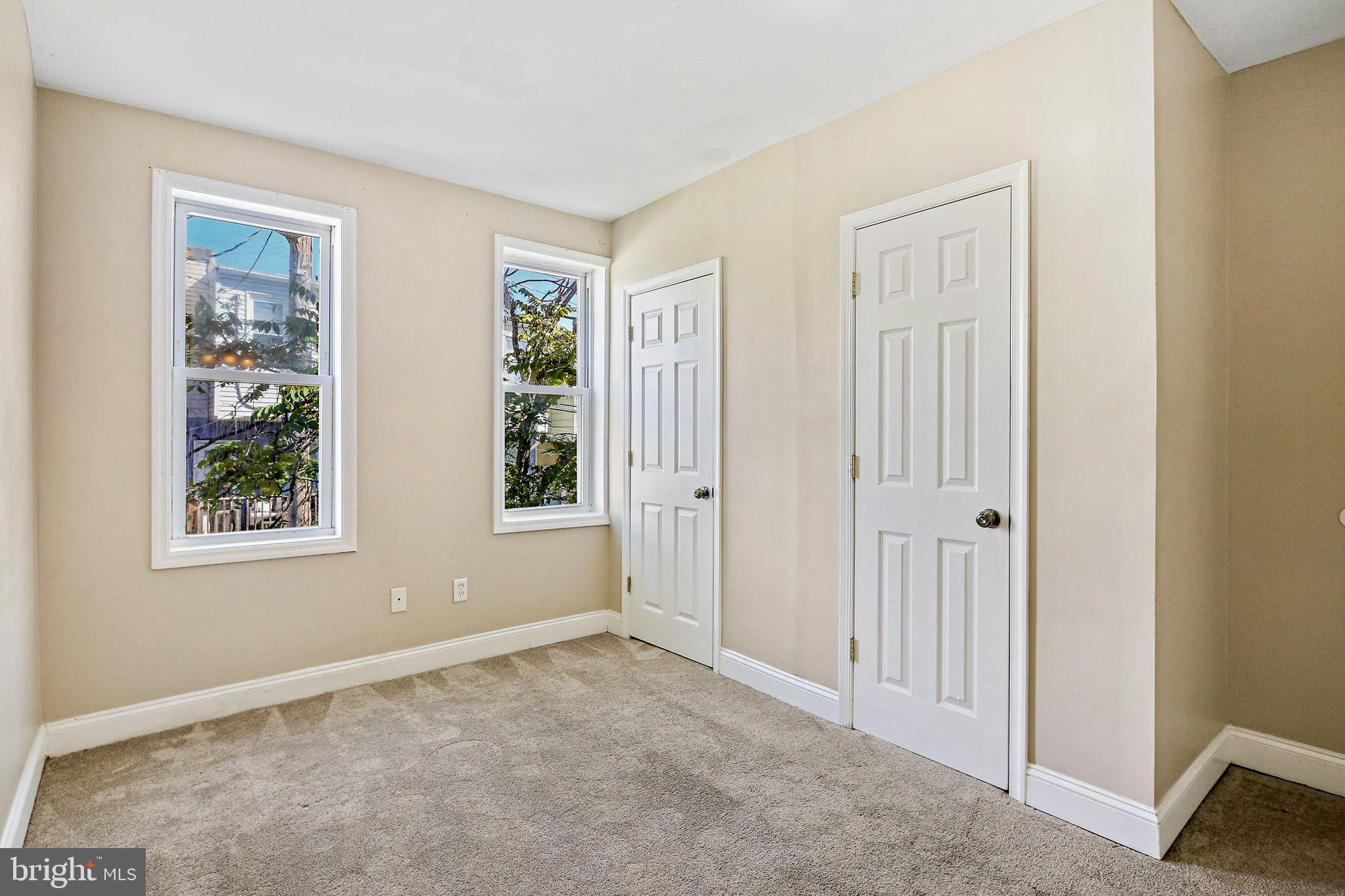 211 North Streeper Street Baltimore, MD 21224 - Photo 17 of 33 an empty room with windows