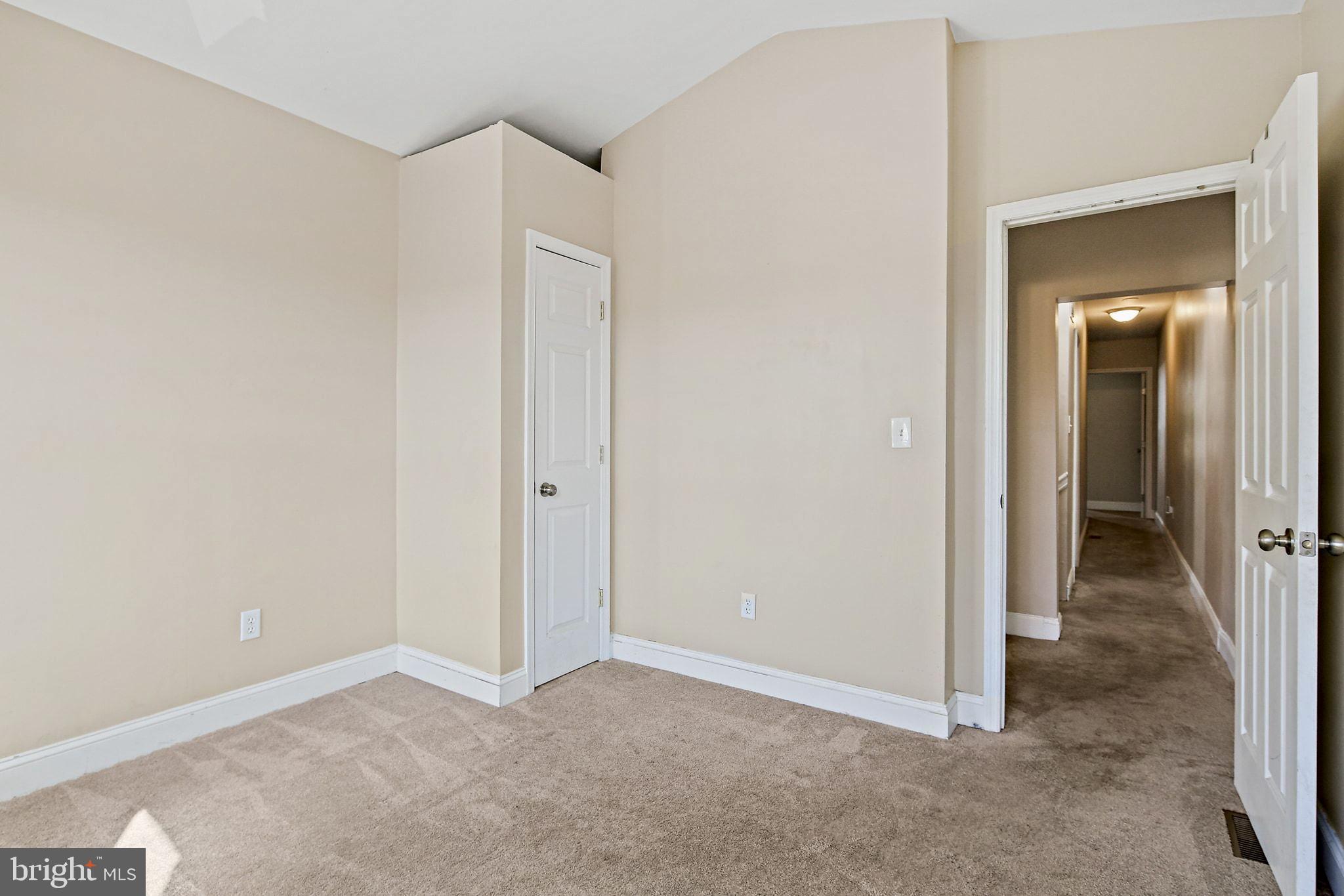 211 North Streeper Street Baltimore, MD 21224 - Photo 27 of 33 an empty room with closet