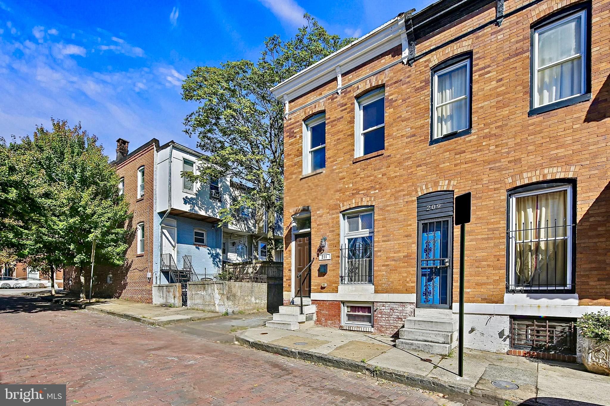 211 North Streeper Street Baltimore, MD 21224 - Photo 3 of 33 a front view of a building