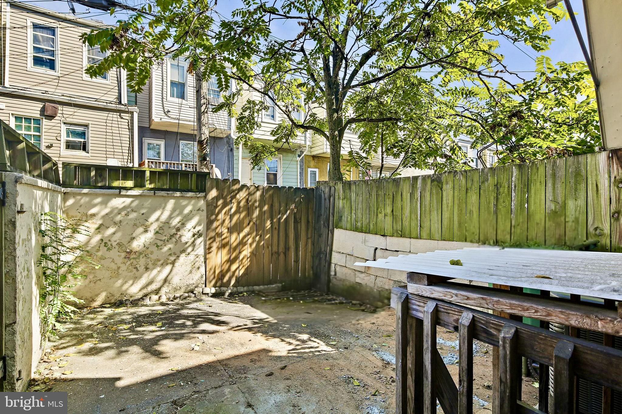 211 North Streeper Street Baltimore, MD 21224 - Photo 33 of 33 a view of a lake with a house