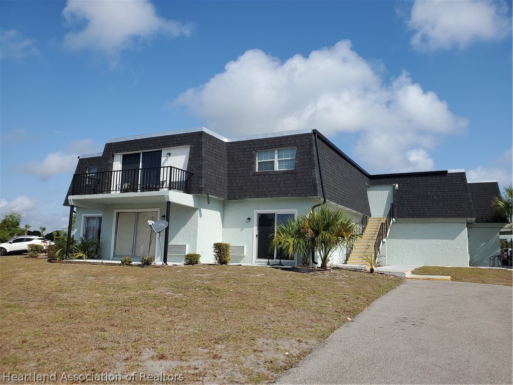 105 Golf Villas Court Northwest Lake Placid, FL 33852 - Photo 13 of 13 a front view of a house with a yard