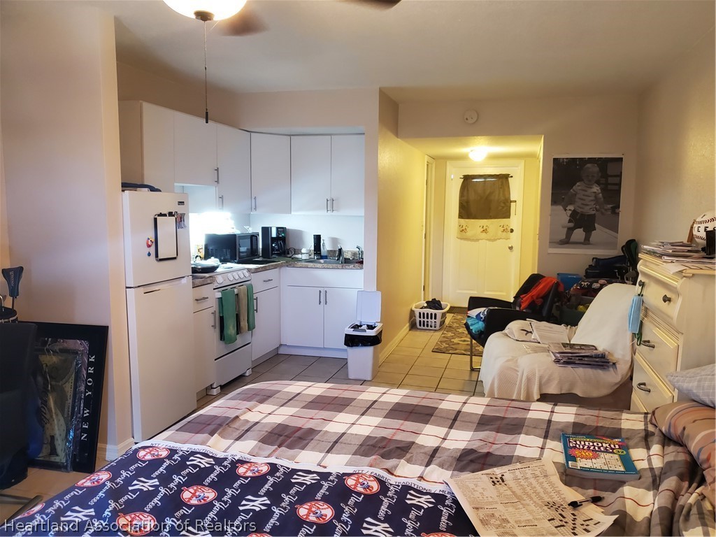 105 Golf Villas Court Northwest Lake Placid, FL 33852 - Photo 2 of 13 a bed room with a bed furniture and a window