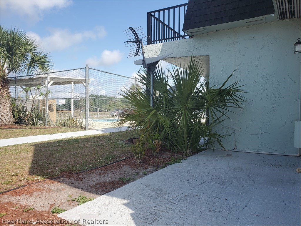 105 Golf Villas Court Northwest Lake Placid, FL 33852 - Photo 10 of 13 a view of entryway with outdoor area