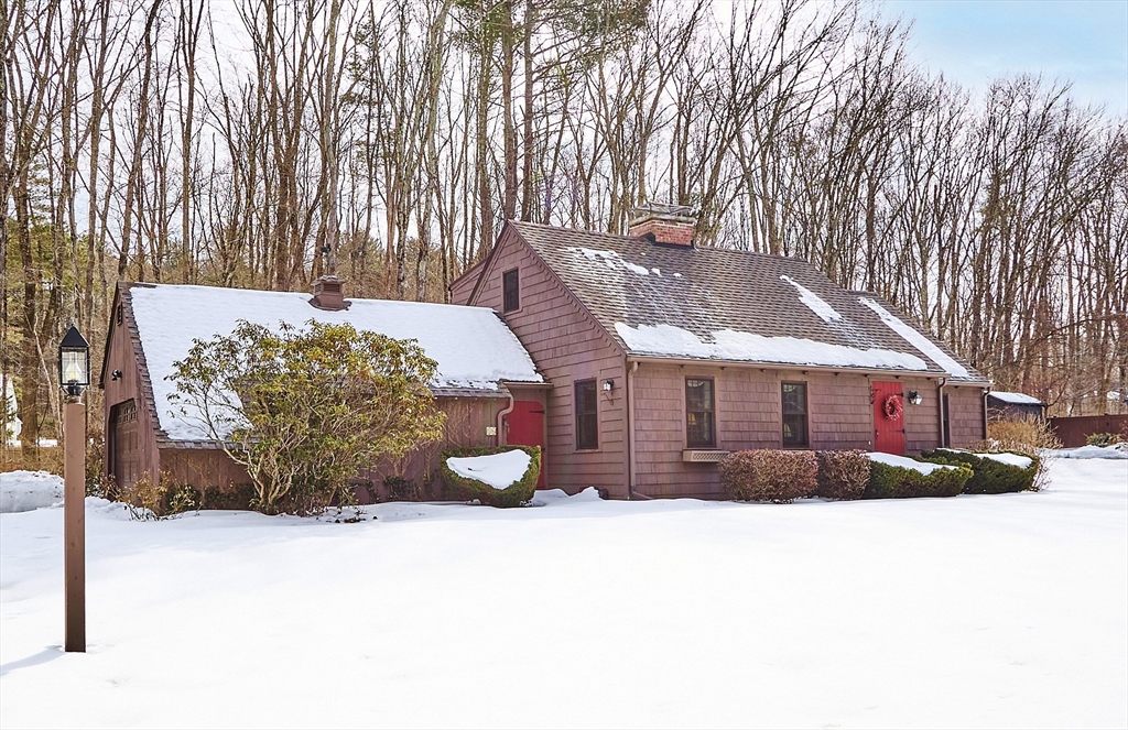 16 Hall Road Sturbridge, MA 01566 - Photo 1 of 42 Gallery Image 1