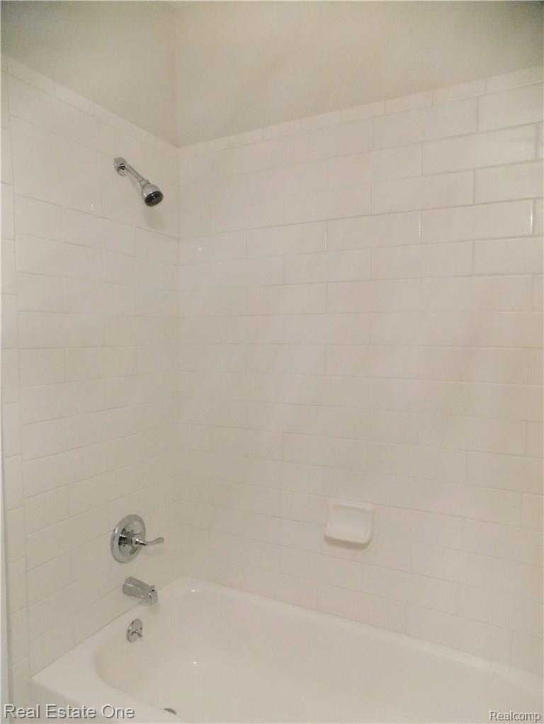 41754 Independence Drive Novi, MI 48377 - Photo 6 of 23 DSCN0393.JPG