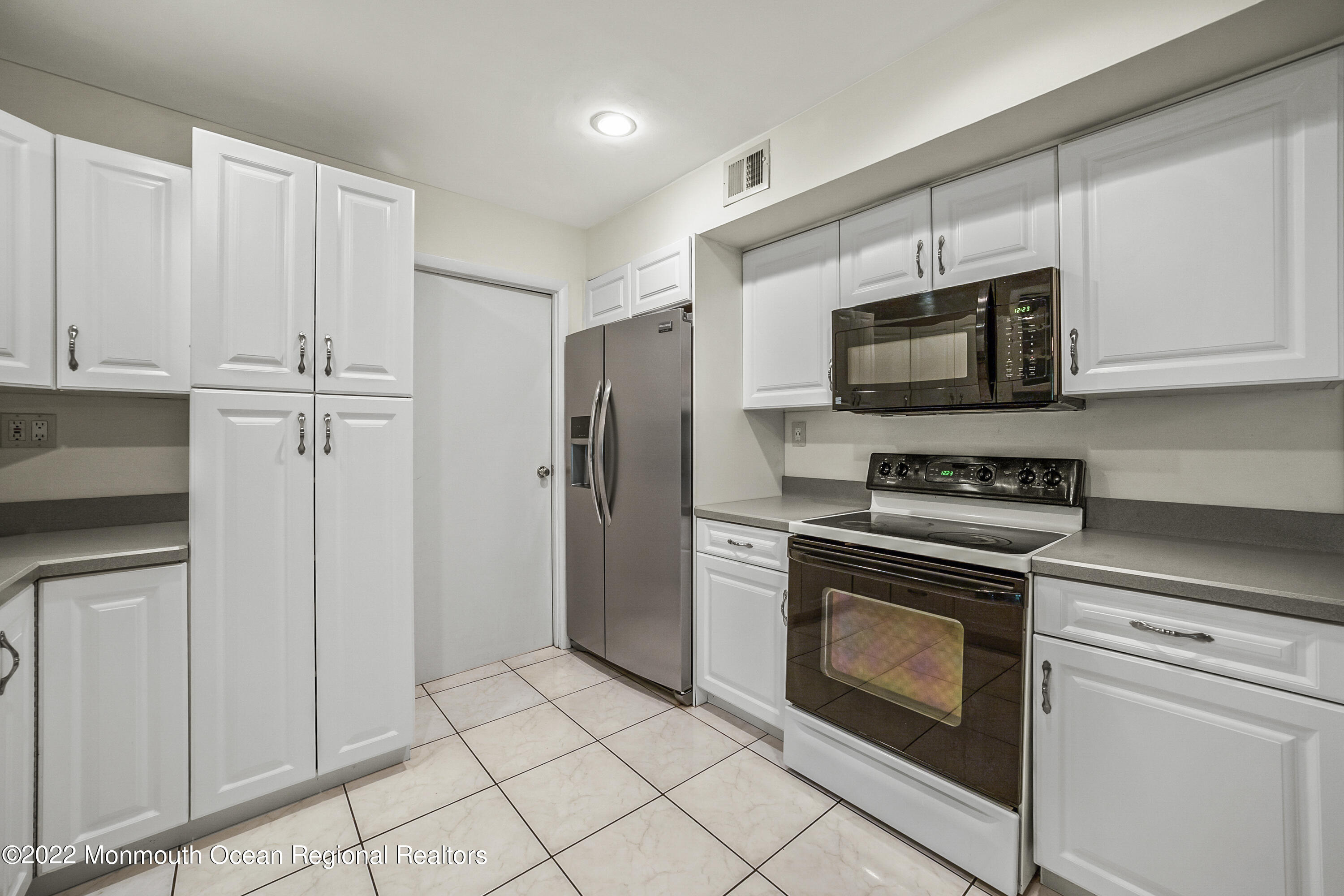 30 Infield Lane Aberdeen, NJ 07747 - Photo 14 of 41 30InfieldLn-63