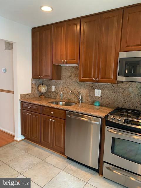 7416 Spring Tree Drive Springfield, VA 22153 - Photo 2 of 32