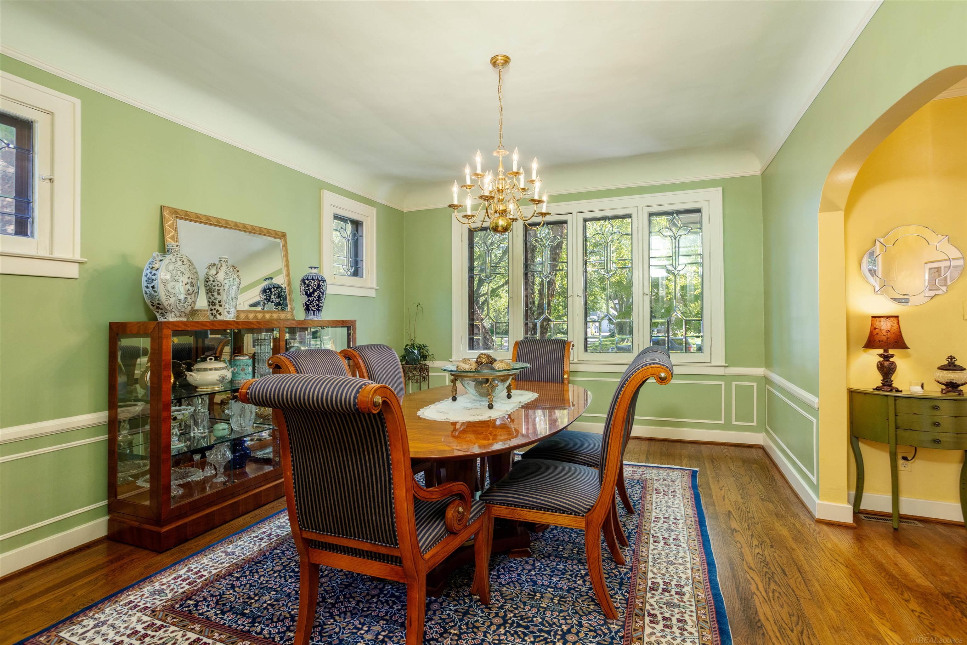 1427 Yorkshire Road Grosse Pointe, MI 48230 - Photo 12 of 68 50144126-aec4bbe1-e3cb-4b5e-b843-df6a8f5d3df5.JPG