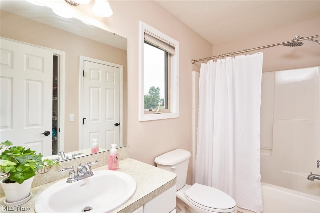 5700 View Point Drive Medina, OH 44256 - Photo 8 of 15 Gallery Image 8