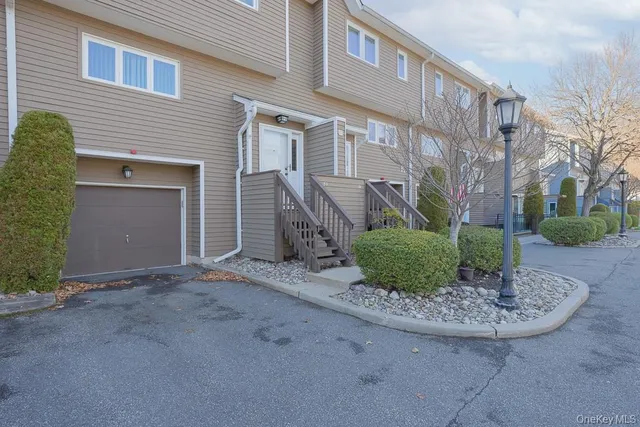 $494,000 | 75 Village Green, Bardonia, NY 10954