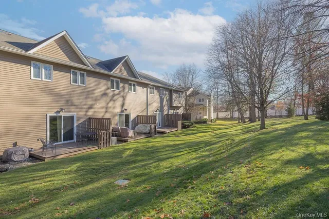 $494,000 | 75 Village Green, Bardonia, NY 10954