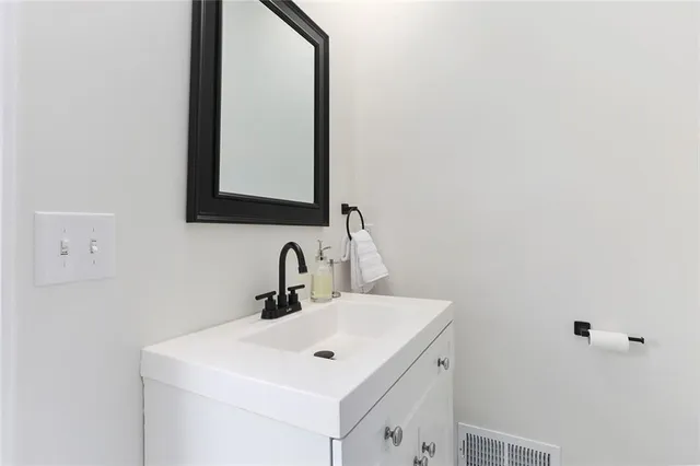 $385,000 | 15207 South Navaho Drive, Olathe, KS 66062