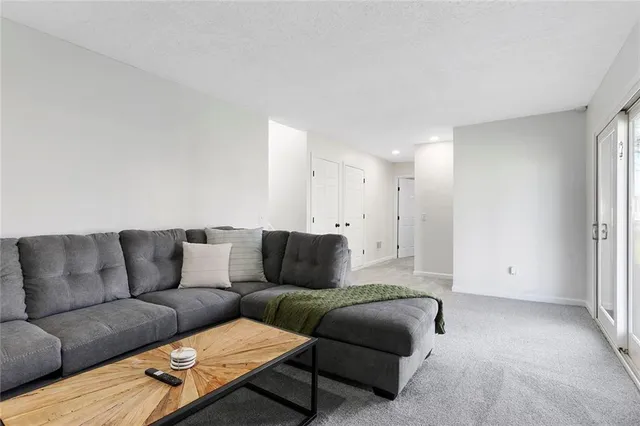 $385,000 | 15207 South Navaho Drive, Olathe, KS 66062