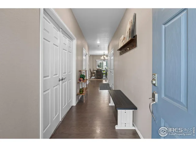 a view of entryway with livingroom