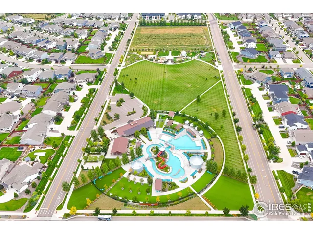 a view of a tennis court