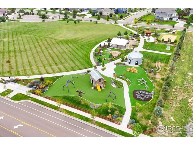 a view of a bird bath bath tub