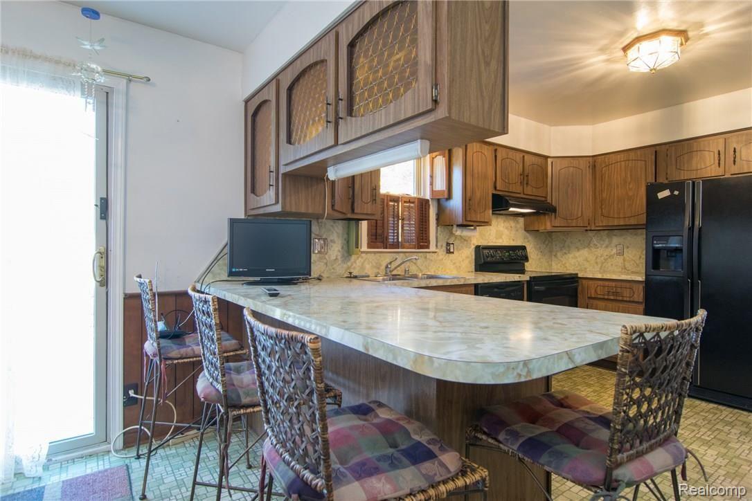 1729 South Commerce Road Walled Lake, MI 48390 - Photo 14 of 39 DSC_0017.jpg