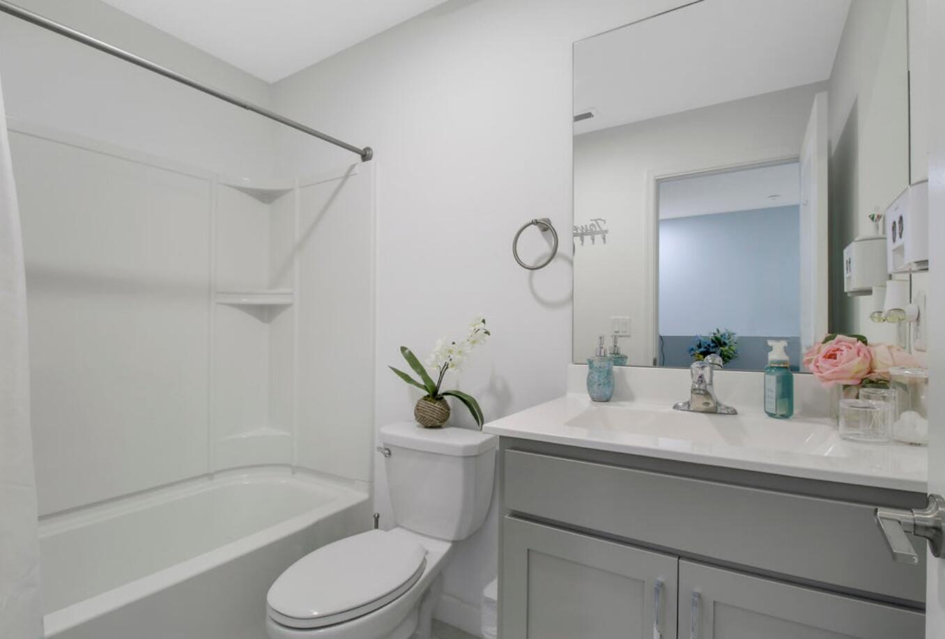 1010 Willow Place Riviera Beach, FL 33410 - Photo 17 of 24 Full Guest Bathroom