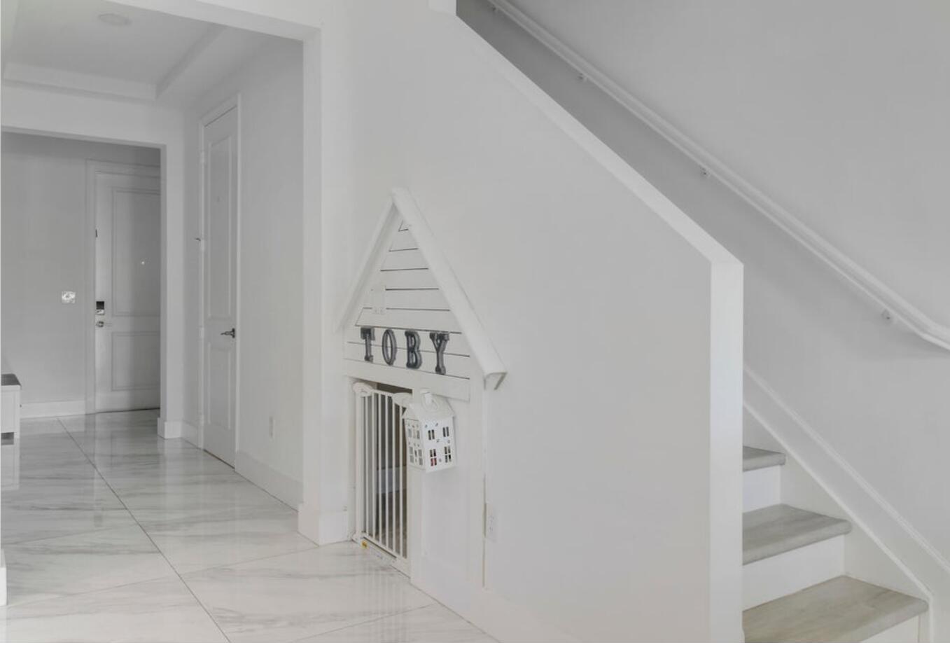 1010 Willow Place Riviera Beach, FL 33410 - Photo 20 of 24 Hallway from front door to Living Area