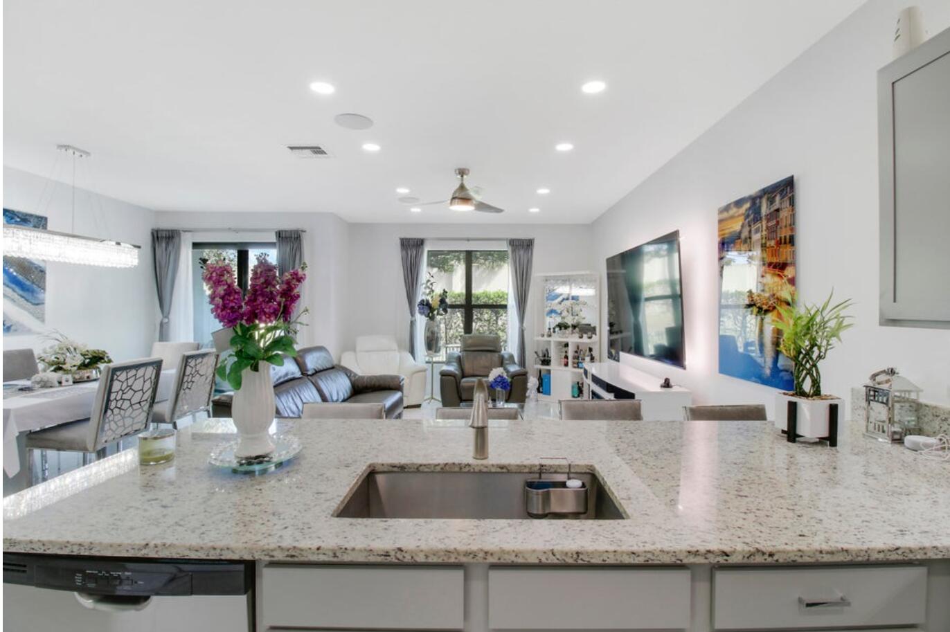 1010 Willow Place Riviera Beach, FL 33410 - Photo 3 of 24 Kitchen