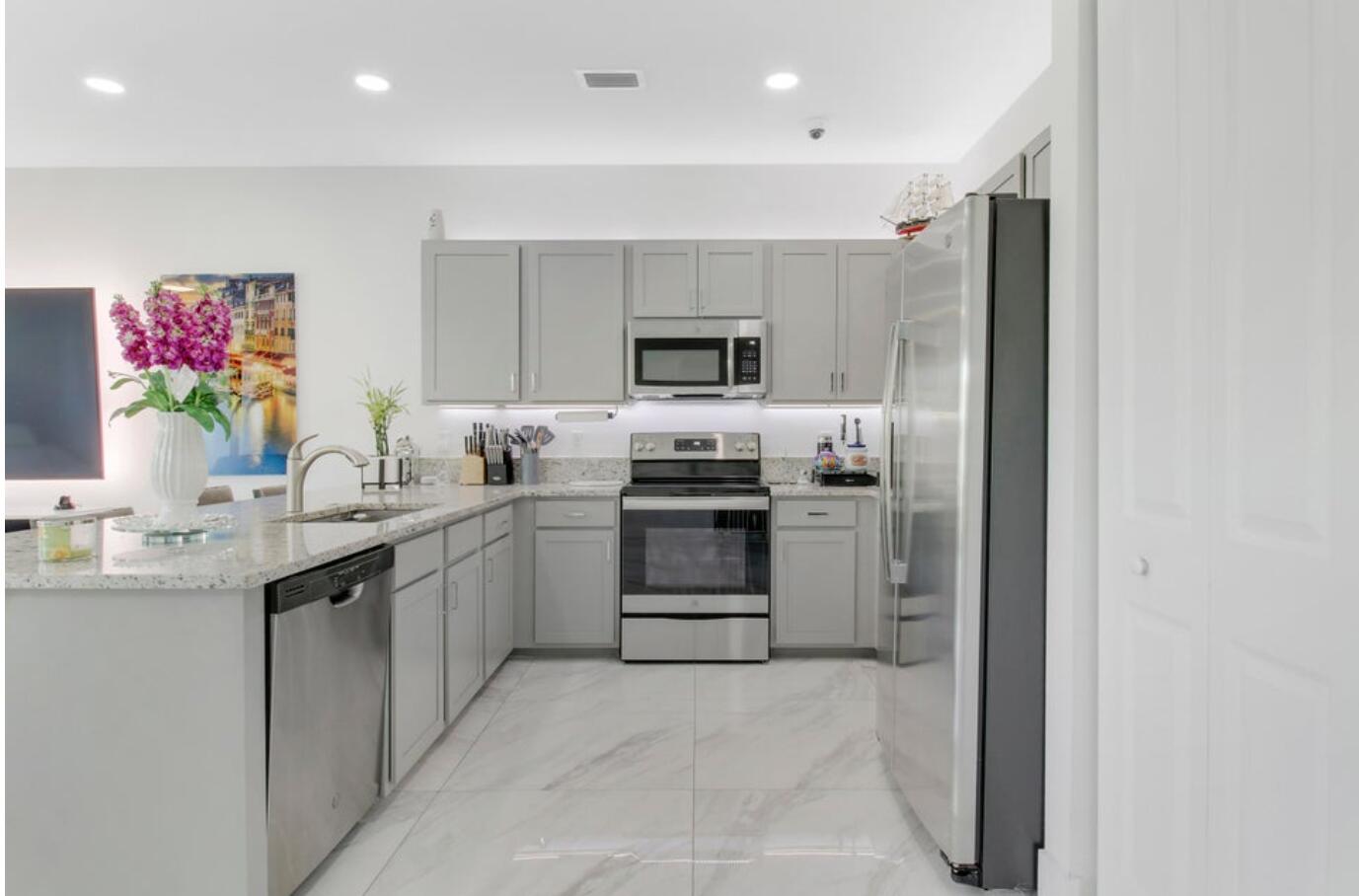 1010 Willow Place Riviera Beach, FL 33410 - Photo 6 of 24 Kitchen