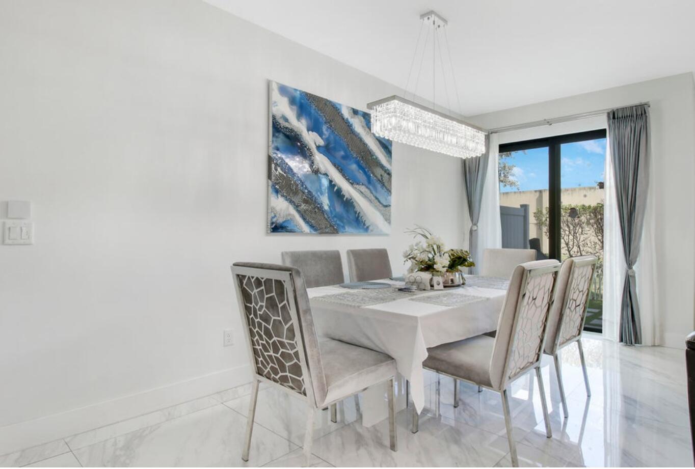 1010 Willow Place Riviera Beach, FL 33410 - Photo 7 of 24 Dining Area
