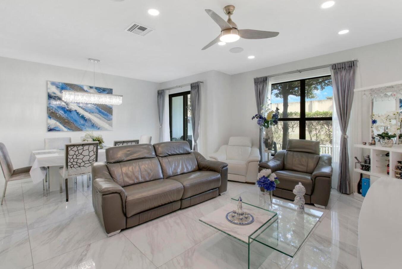 1010 Willow Place Riviera Beach, FL 33410 - Photo 9 of 24 Living Room