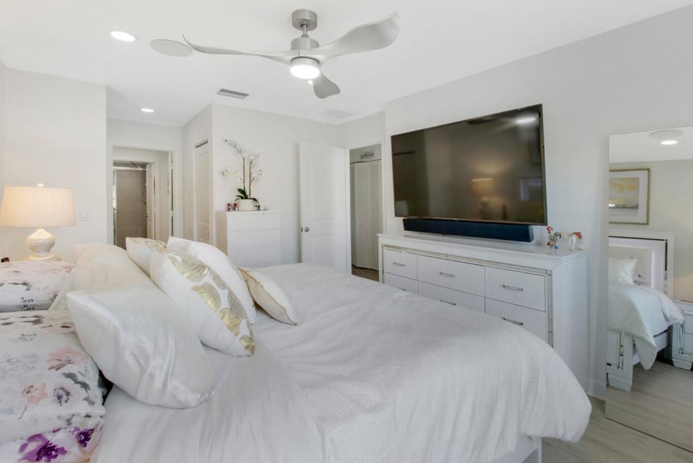 1010 Willow Place Riviera Beach, FL 33410 - Photo 10 of 24 Primary Suite