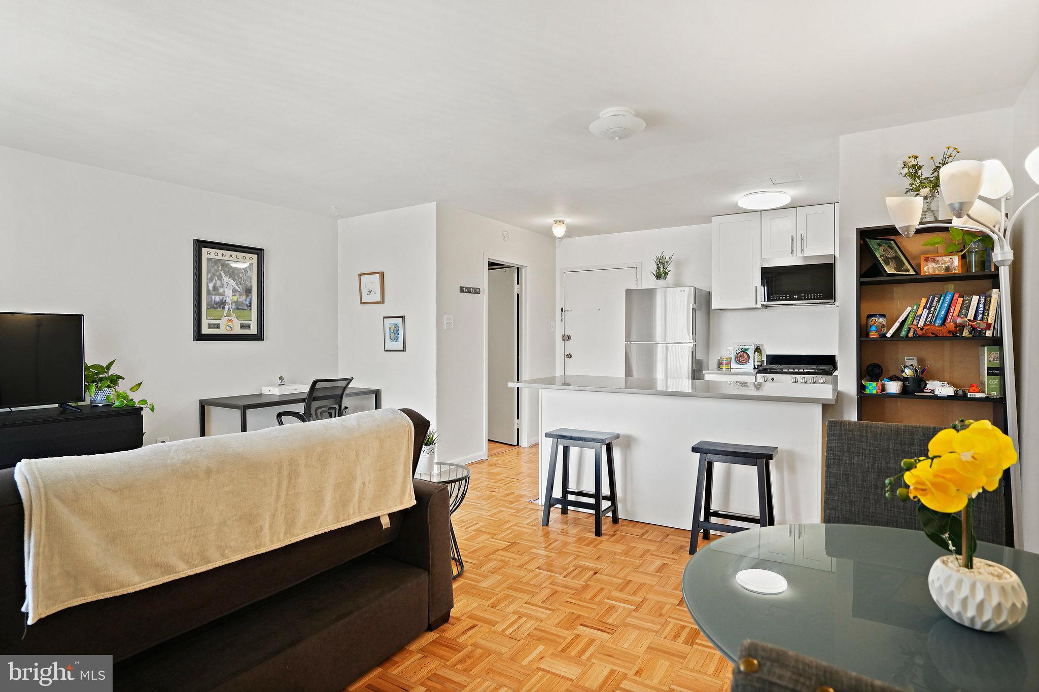 950 25th Street Northwest, Unit 1027N Washington, DC 20037 - Photo 11 of 32 a living room with furniture and kitchen view