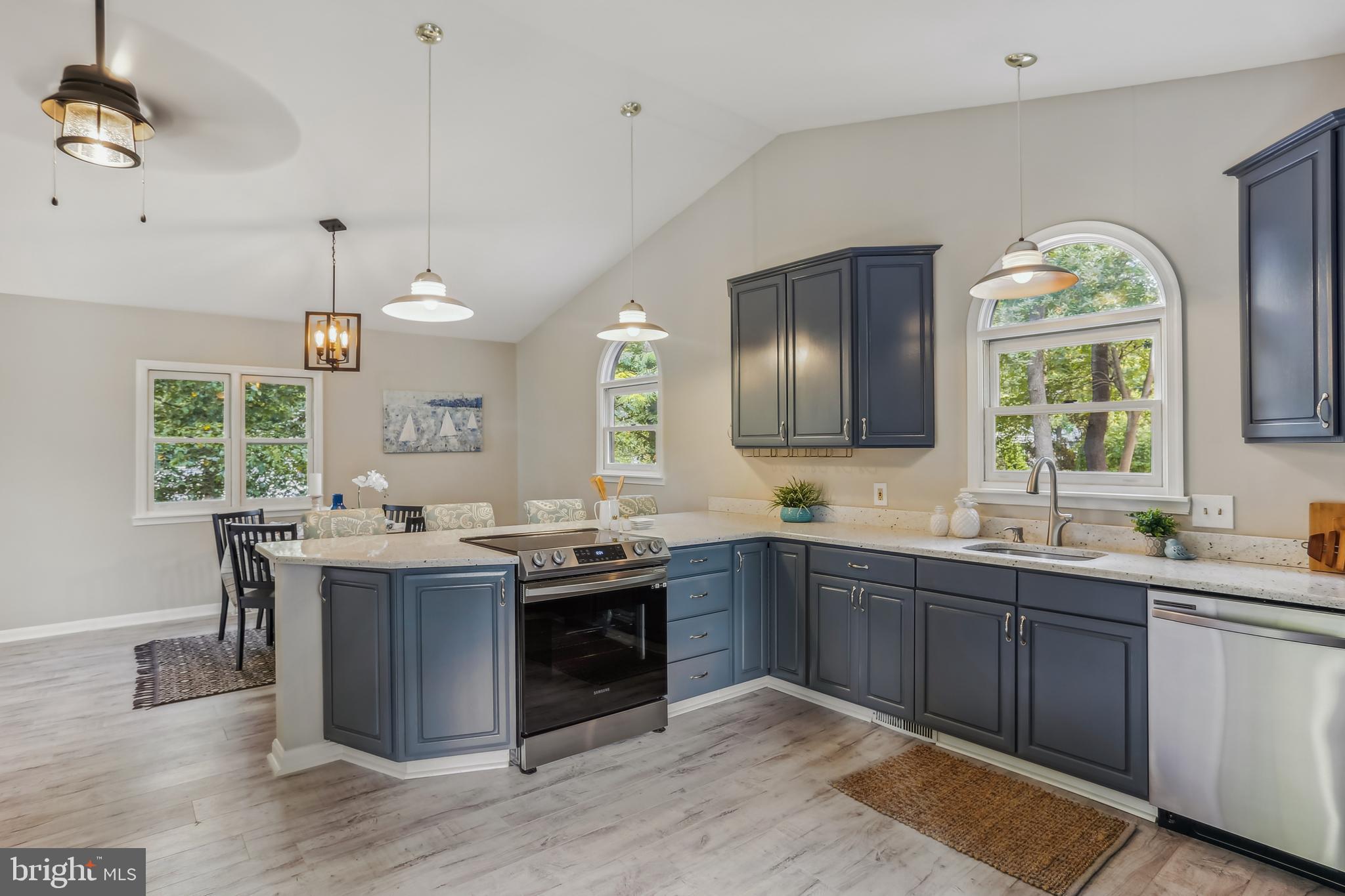 591 Riverside Drive Pasadena, MD 21122 - Photo 4 of 31 Kitchen with breakfast bar