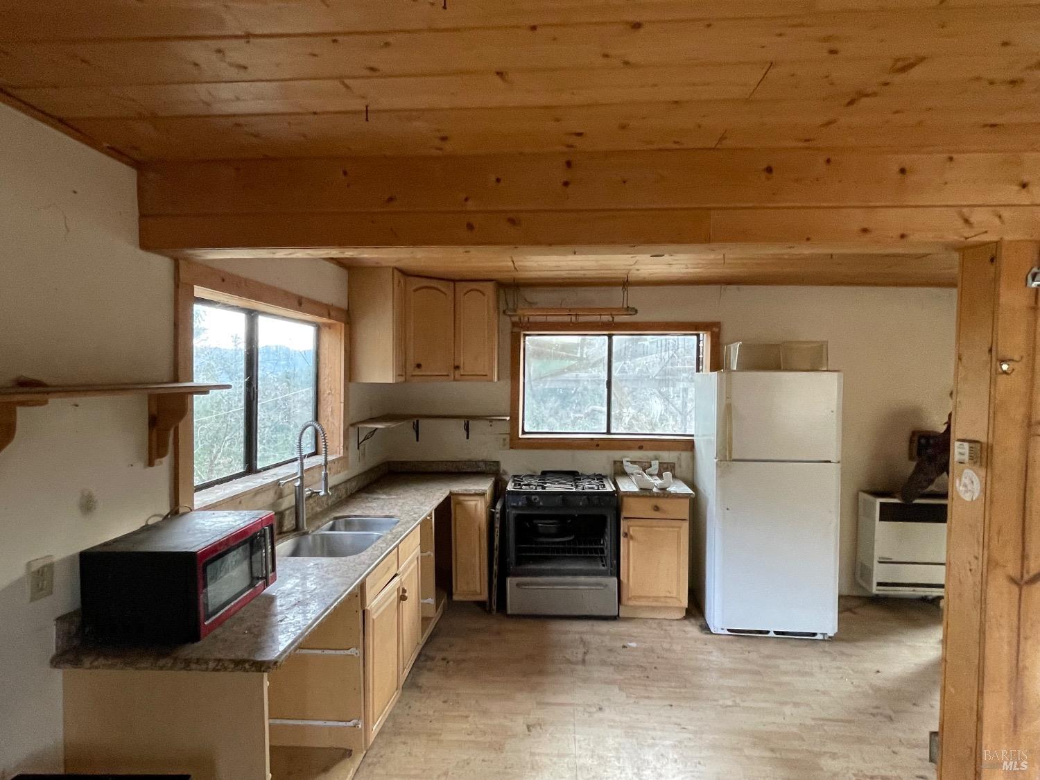 7601 Simmerly Road Laytonville, CA 95454 - Photo 7 of 30