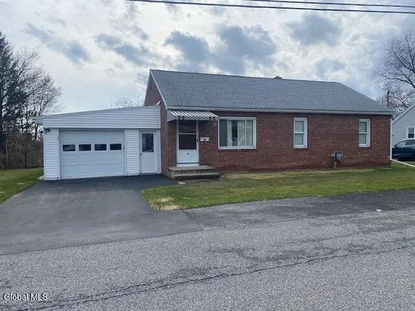 $249,000 | 15 Braintree Street, Colonie, NY 12205