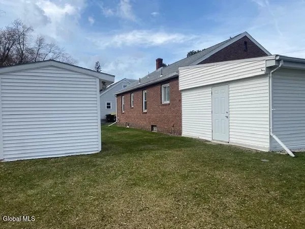 $249,000 | 15 Braintree Street, Colonie, NY 12205