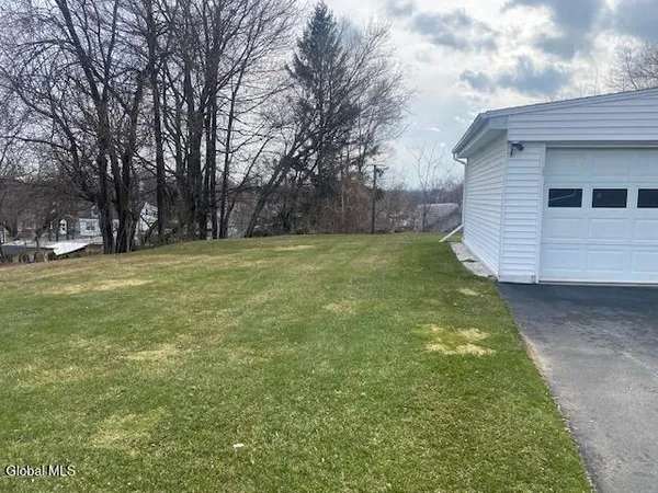 $249,000 | 15 Braintree Street, Colonie, NY 12205