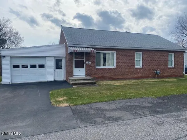 $249,000 | 15 Braintree Street, Colonie, NY 12205