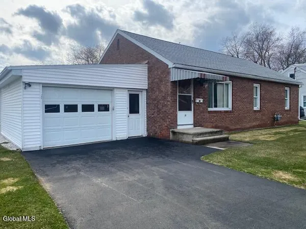 $249,000 | 15 Braintree Street, Colonie, NY 12205