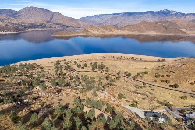 a view of a yard in front of house