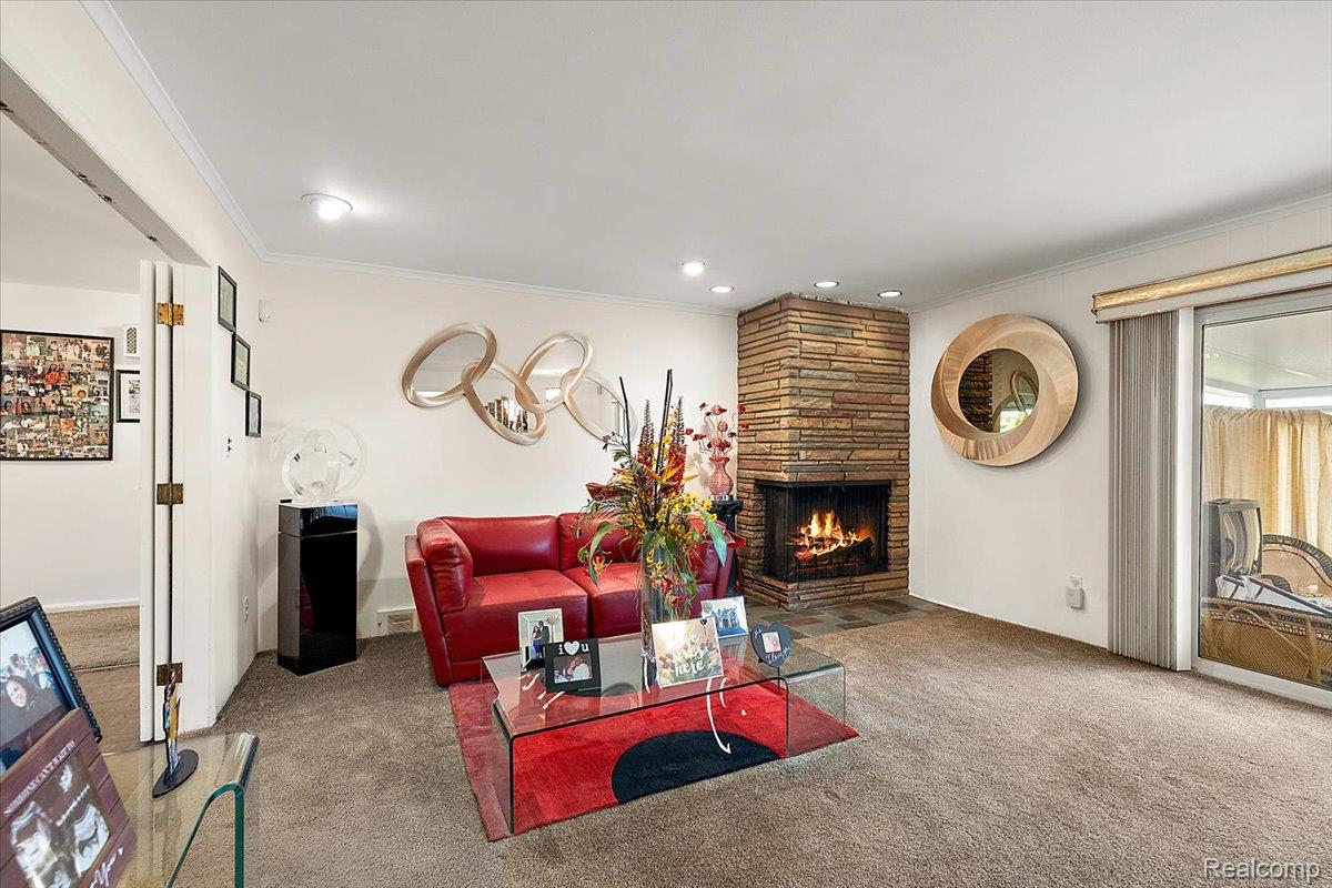 17141 Westhampton Road Southfield, MI 48075 - Photo 10 of 42 28-17141 Westhampton -28.jpg