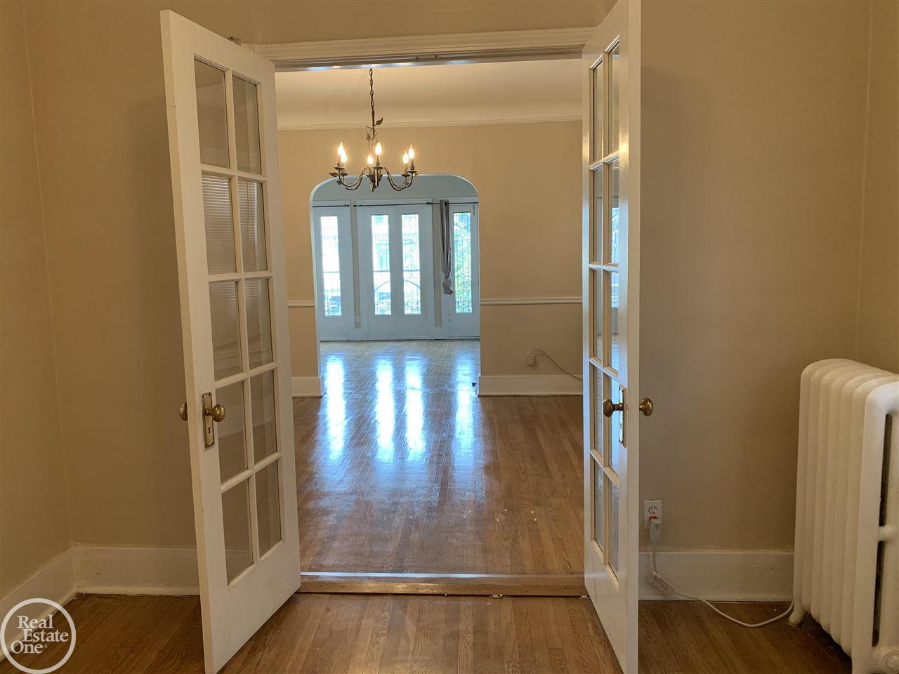 912 Nottingham Road Grosse Pointe, MI 48230 - Photo 12 of 30 50053448-11.JPG
